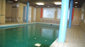 Schwimmbad und Sauna im Haus